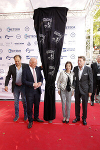 Offizielle Einweihung des Harald-Juhnke-Platzes in Berlin