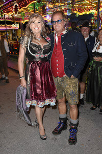 Almauftrieb in Käfers Wiesn-Schänke auf dem Oktoberfest 2018 in München