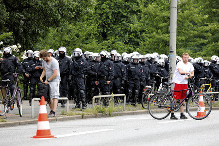 '#BlockG20 – colour the red zone!' Demonstration in Hamburg