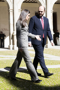 Königin Letizia von besucht die Universität Alcalá in Alcalá de Henares