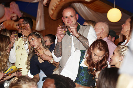 Cathy Hummels Wiesn-Bummel beim Oktoberfest 2026 in München