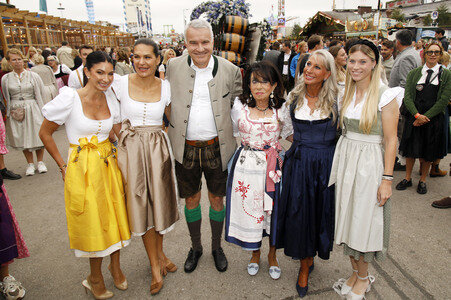 Regines Damenwiesn beim Oktoberfest 2025 in München