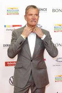 Goldene Bild der Frau 2025 in Hamburg