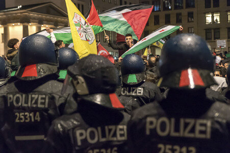 Pro-Palaestina Demonstration gegen die Anerkennung Jerusalems als Israels Hauptstadt in Berlin