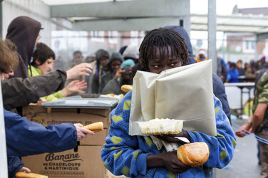 Flüchtlinge im Flüchtlingslager in Calais