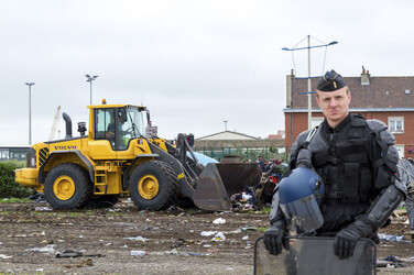 Französische Polizei räumt Flüchtlingslager bei Calais