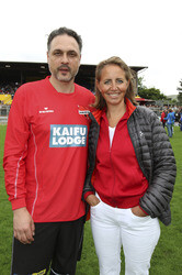 Charity-Fußballspiel 'Kicken mit Herz' in Hamburg