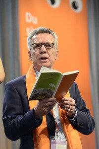 De Maizière und al-Tayyeb auf dem 36. Deutschen Evangelischen Kirchentag in Berlin