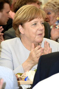 Angela Merkel besucht eine Festzeltveranstaltung der CSU in München