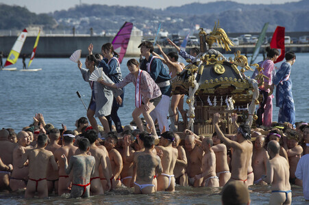 Reinigungszeremonie in Fujisawa