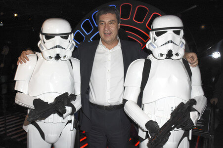 Markus Söder besucht 'Star Wars Identities' in München
