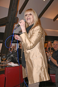 Weihnachts-Soirée mit Julian F. M. Stoeckel in Burg