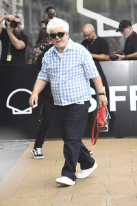Ankunft von Pedro Almodóvar auf dem San Sebastian International Film Festival 2025
