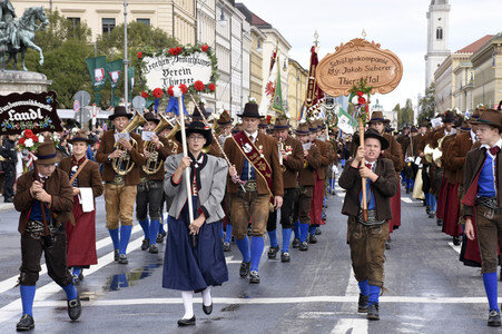 Oktoberfest Trachten- und Schützenzug 2018 in München
