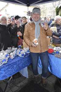Teddybären Charity Verkauf der 'Sturm der Liebe' Stars in München