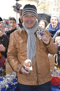 Teddybären Charity Verkauf der 'Sturm der Liebe' Stars in München