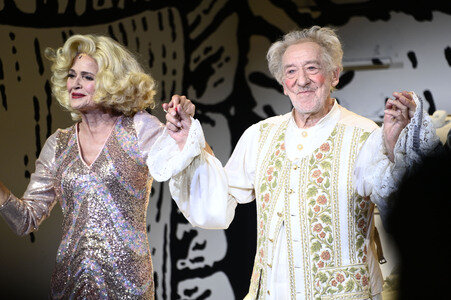 Theaterpremiere 'Der eingebildet Kranke' und 90. Geburtstag von Dieter Hallervorden in Berlin