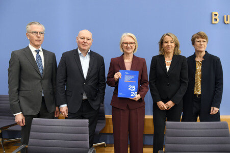 Bundespressekonferenz 'Vorstellung des Jahresgutachtens 2025/26' in Berlin