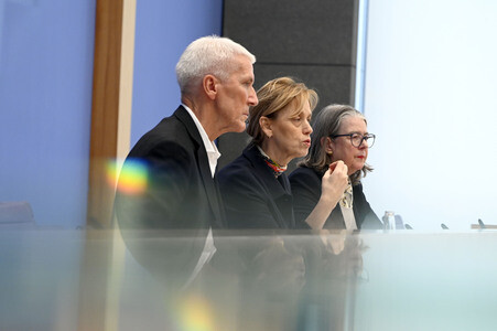 Bundespressekonferenz 'Seniorinnen und Senioren in der digitalen Welt' in Berlin