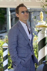 Ankunft von Jude Law am Hotel Excelsior, Internationale Filmfestspiele von Venedig 2025