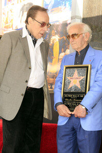 Charles Aznavour erhält einen Stern auf dem Hollywood Walk of Fame in Los Angeles