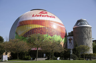 Zeiss-Großplanetarium Berlin als 30m großen Burger