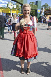 Damen-Wiesn 2015 von Unternehmerin Regine Sixt auf dem Oktoberfest in München
