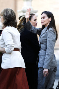 Königin Letizia von besucht die Universität Alcalá in Alcalá de Henares