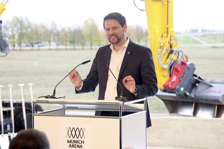 Spatenstich zum Baubeginn der Munich Arena in München