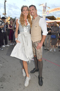 Almauftrieb beim Oktoberfest 2025 in München