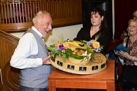 Theaterpremiere 'Der eingebildet Kranke' und 90. Geburtstag von Dieter Hallervorden in Berlin