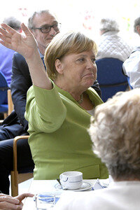 Angela Merkel besucht ein Altenheim in Paderborn