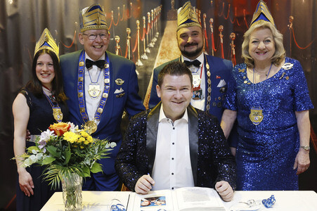 Prunksitzung zur Verleihung des Sonderordens 'Wider die Neidhammel' in Nürnberg