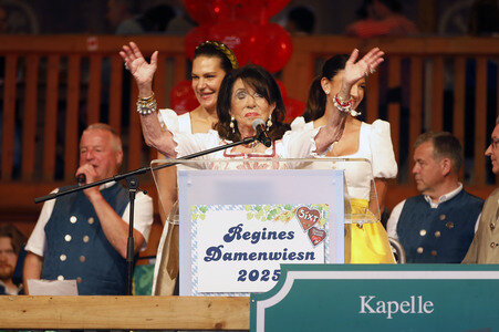 Regines Damenwiesn beim Oktoberfest 2025 in München