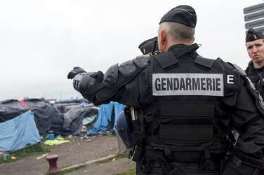 Französische Polizei räumt Flüchtlingslager bei Calais