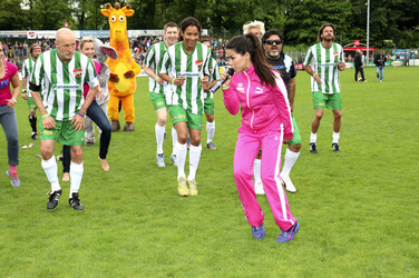 Charity-Fußballspiel 'Kicken mit Herz' in Hamburg