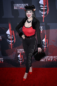 Filmpremiere 'Corporate Retreat' in Burbank