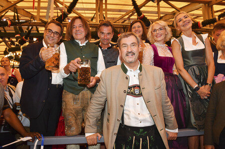 Wiesn Anstich im Schottenhamel Festzelt auf dem Oktoberfest 2025 in München