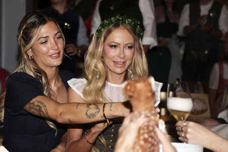 Cathy Hummels Wiesn-Bummel beim Oktoberfest 2026 in München