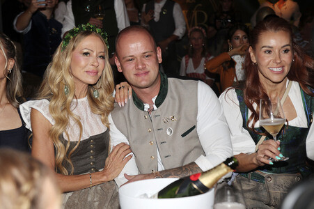 Cathy Hummels Wiesn-Bummel beim Oktoberfest 2026 in München