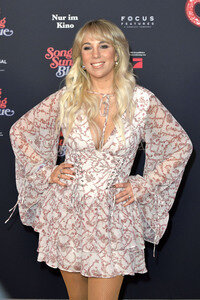 Filmpremiere 'Song Sung Blue' in Berlin