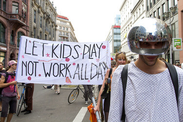 Demoparade gegen Fashion Terror und für Faire Mode und Trashion, Berlin