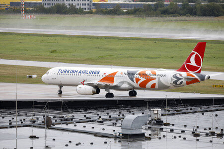 Ankunft eines Charterfluges mit afghanischen Ortskräften in Hannover