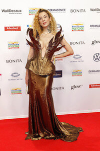 Goldene Bild der Frau 2025 in Hamburg