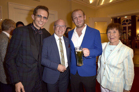 Theaterpremiere 'Der eingebildet Kranke' und 90. Geburtstag von Dieter Hallervorden in Berlin