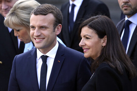 Präsident Macron beim Empfang am Rathaus in Paris