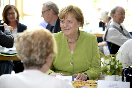 Angela Merkel besucht ein Altenheim in Paderborn