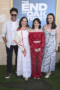 Filmpremiere 'The End of Oak Street' in Burbank