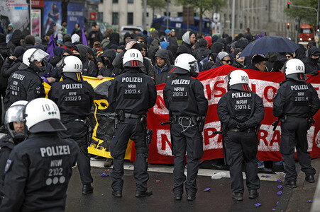 Demonstrationen gegen den AfD Bundesparteitag in Köln
