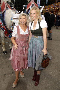 Regines Damenwiesn beim Oktoberfest 2025 in München